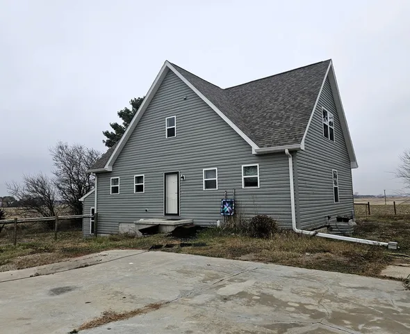 $266,000 | 809 McCoy Road, Amboy, IL 61310