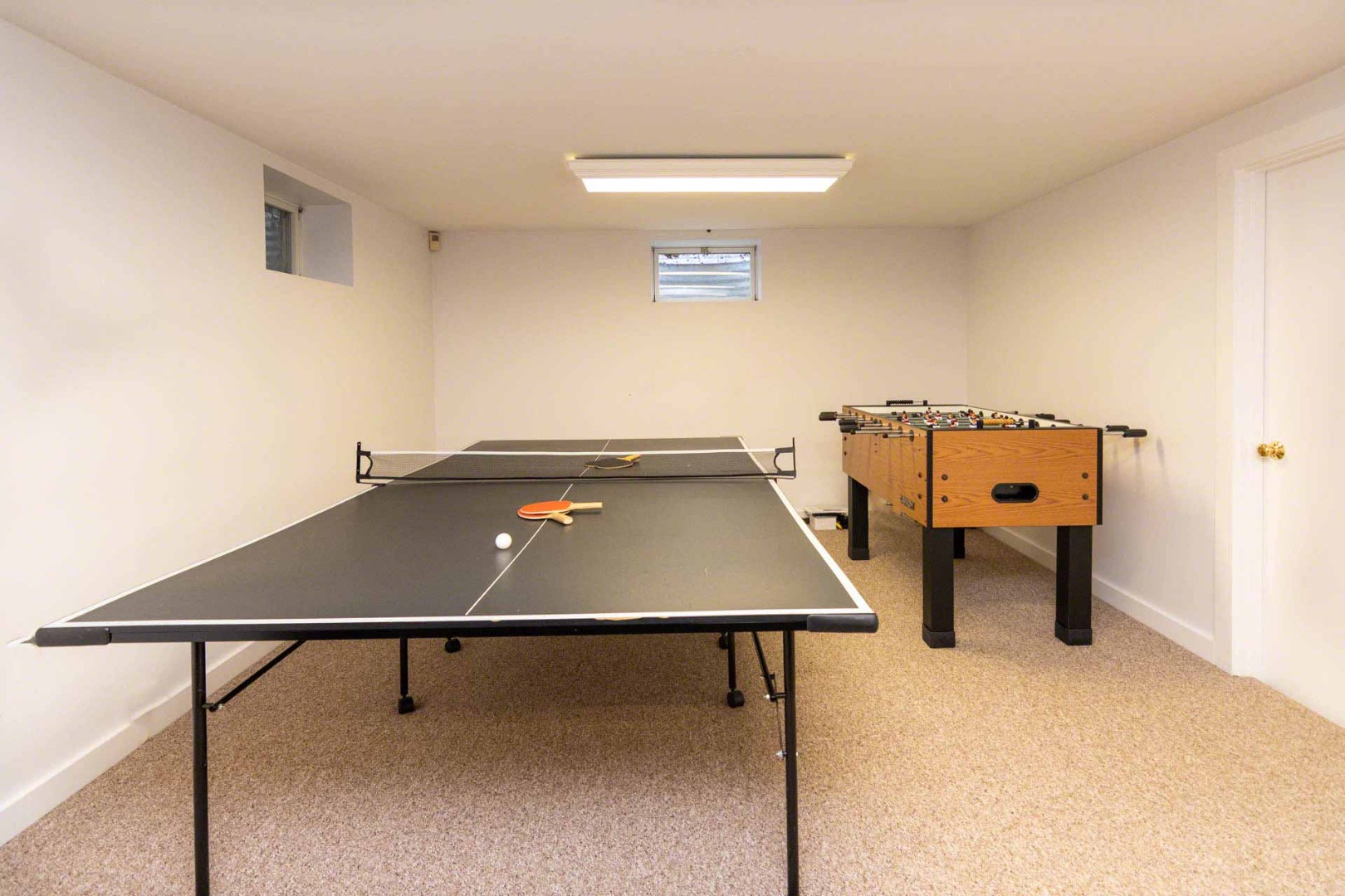 22 Edgartown Bay Road Edgartown, MA 02539 - Photo 43 of 55 a room with table and window