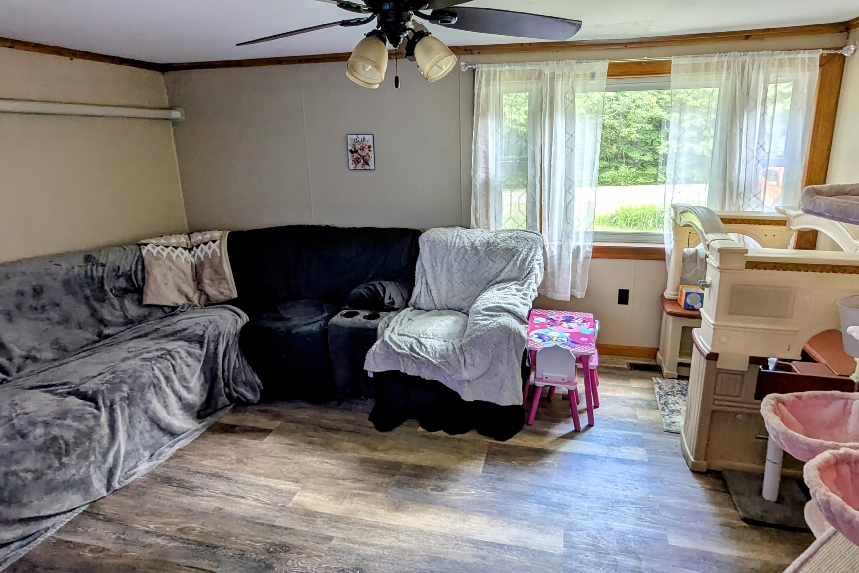 189 Shusta Road Madison, ME 04950 - Photo 20 of 30 Livingroom 2