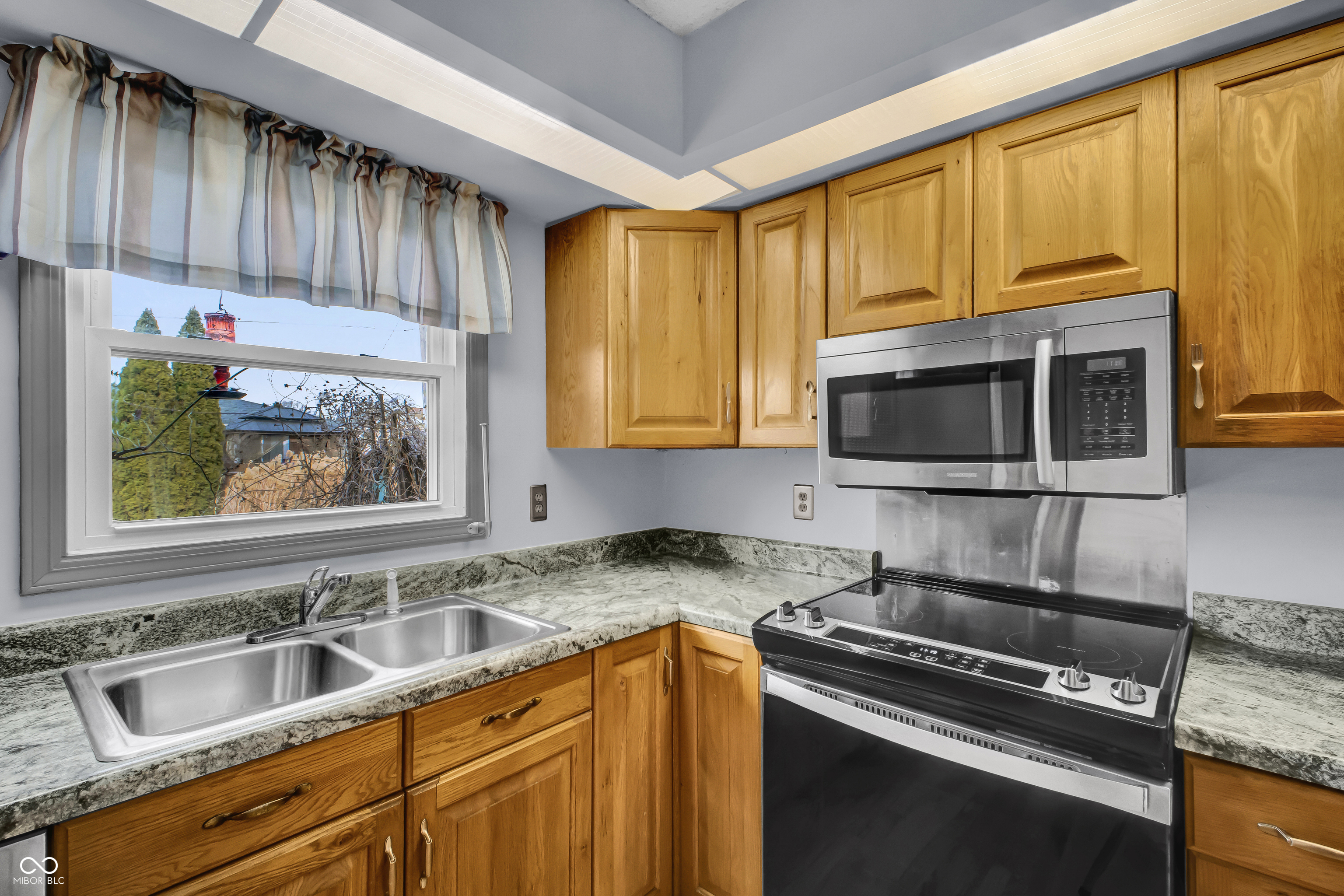 3410 Lantern Lane Columbus, IN 47203 - Photo 12 of 37