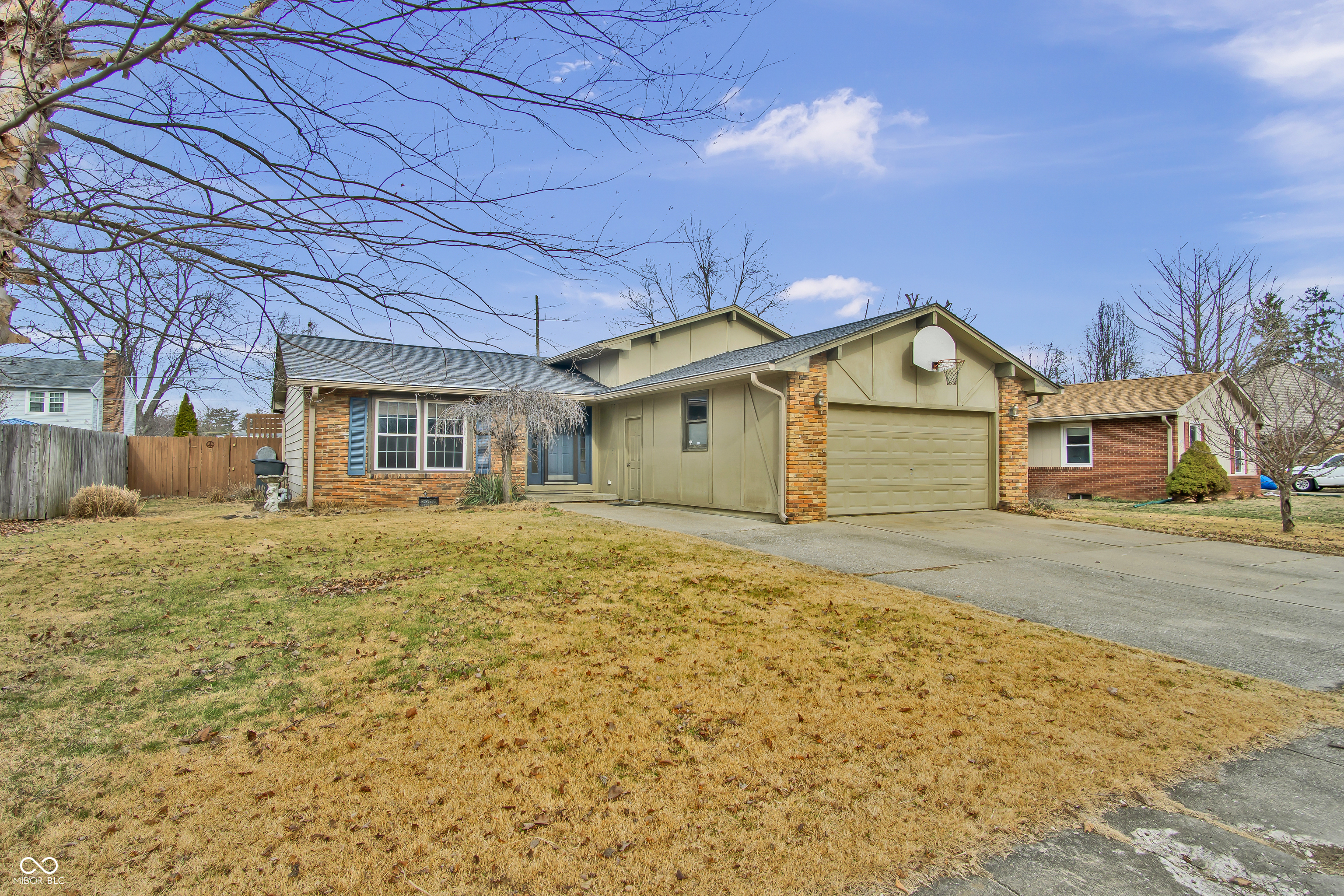 3410 Lantern Lane Columbus, IN 47203 - Photo 2 of 37