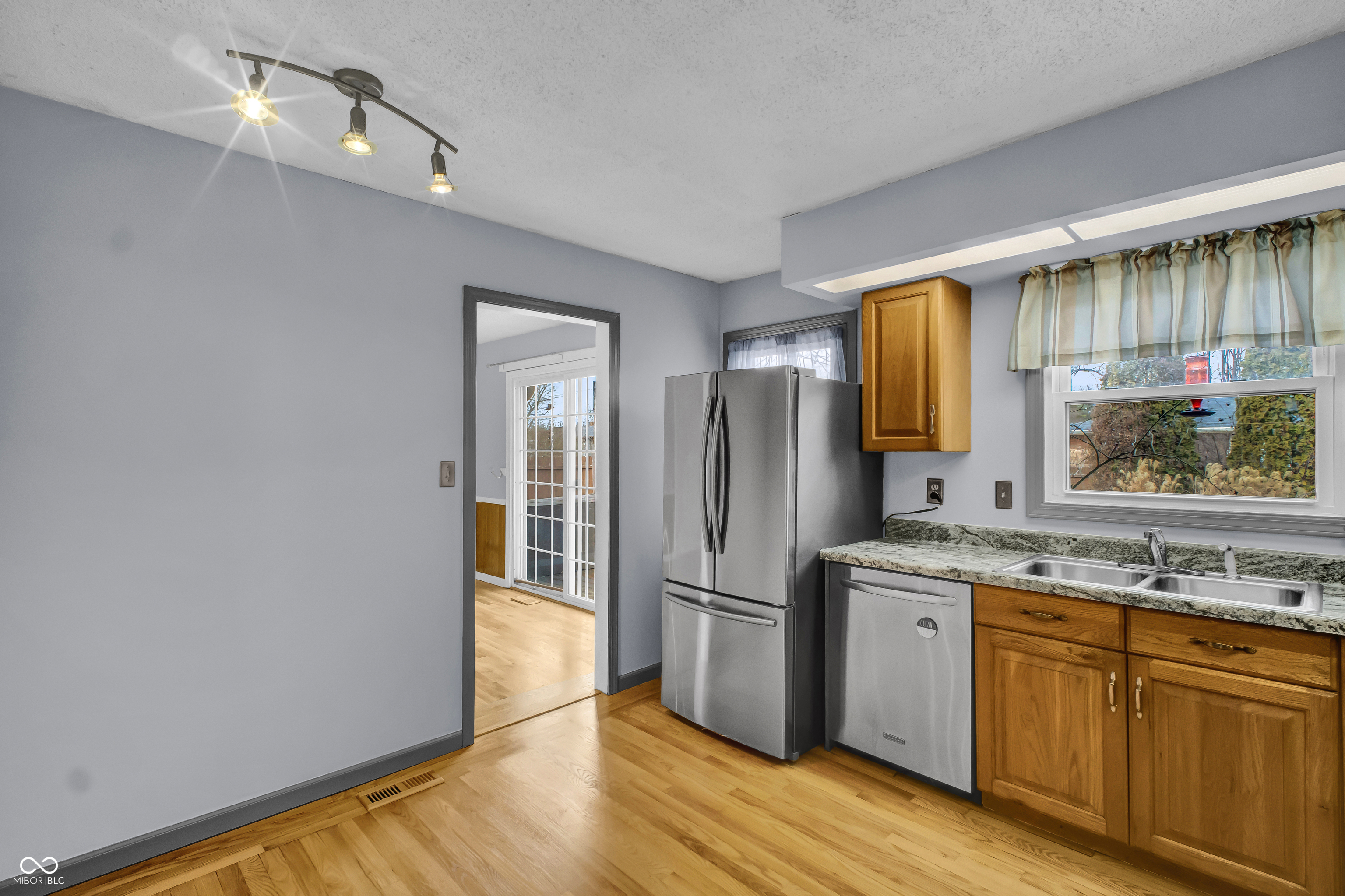 3410 Lantern Lane Columbus, IN 47203 - Photo 9 of 37