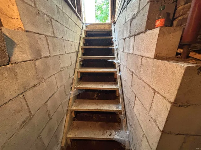 $117,500 | 1205 Nicholas Street, Unit 2, Vincennes, IN 47591