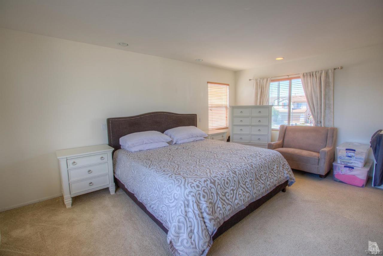 546 Morado Place Oxnard, CA 93030 - Photo 24 of 41 a spacious bedroom with a bed and window