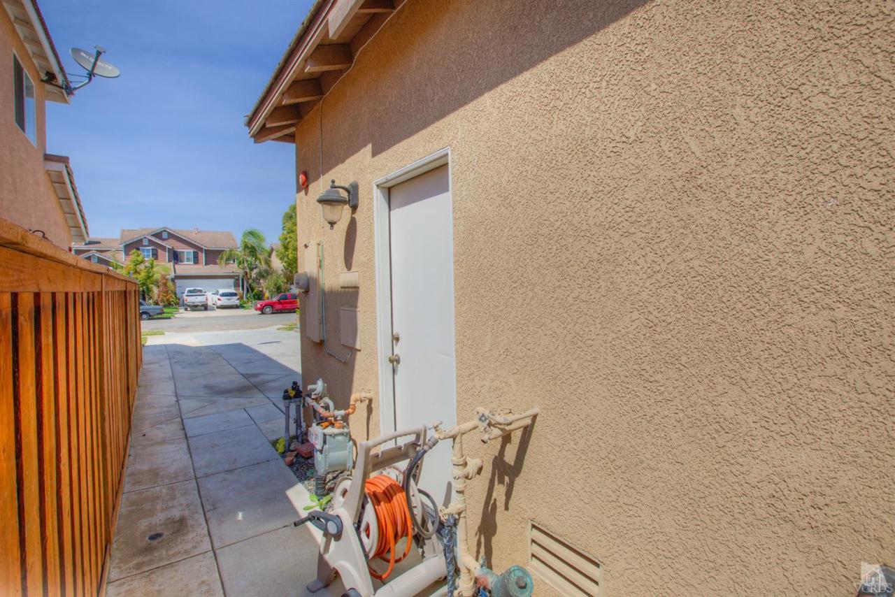 546 Morado Place Oxnard, CA 93030 - Photo 4 of 41 a view of a patio with table and chairs