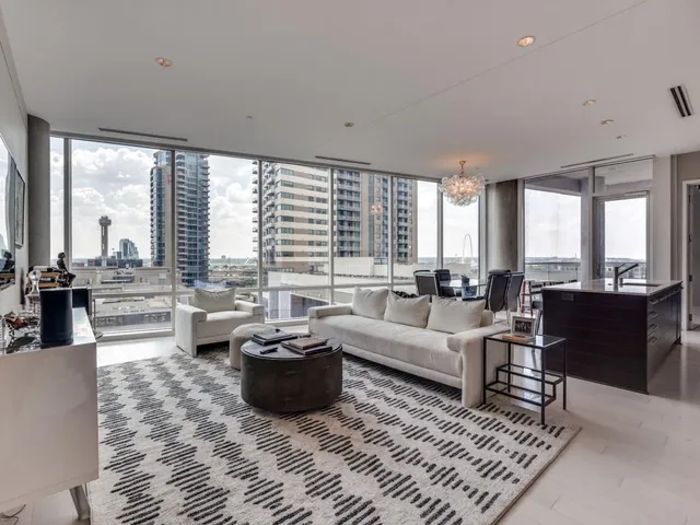 $1,050,000 | 2408 Victory Park Lane, Unit 933, Dallas, TX 75219