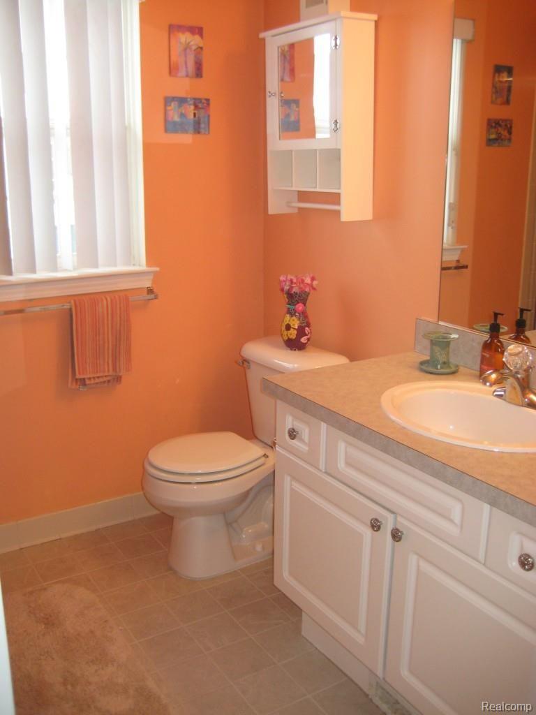 3458 Tremonte Circle Rochester, MI 48306 - Photo 11 of 17 070.jpg