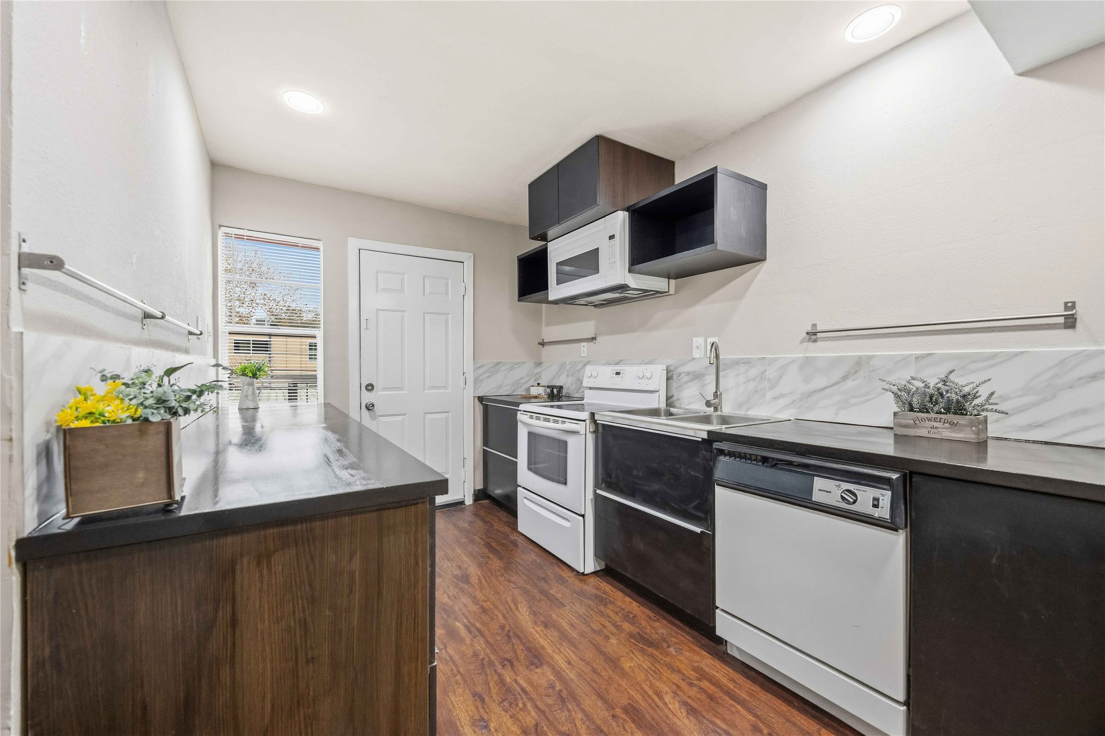 11607 Chimney Rock Road, Unit C Houston, TX 77035 - Photo 8 of 23