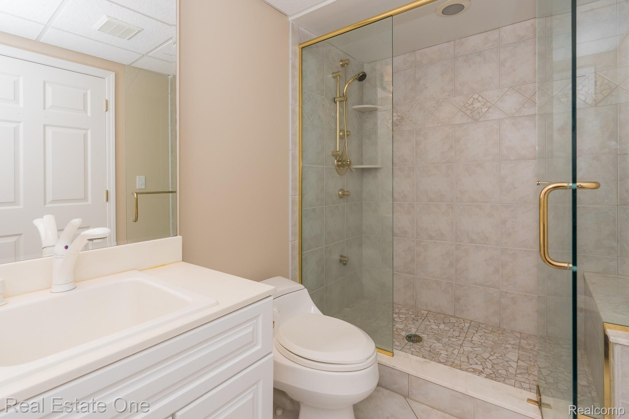 1784 Blue Grass Drive Rochester, MI 48306 - Photo 57 of 72 Blue Spruce MLS-W057.jpg