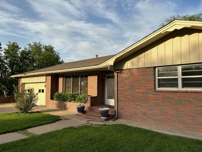 713 South Indiana Street Perryton, TX 79070 - Photo 2 of 12 Front Outside 2 (800x600)
