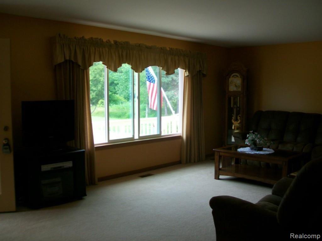4633 Jeddo Road Fort Gratiot, MI 48059 - Photo 4 of 22 Picture 016.jpg