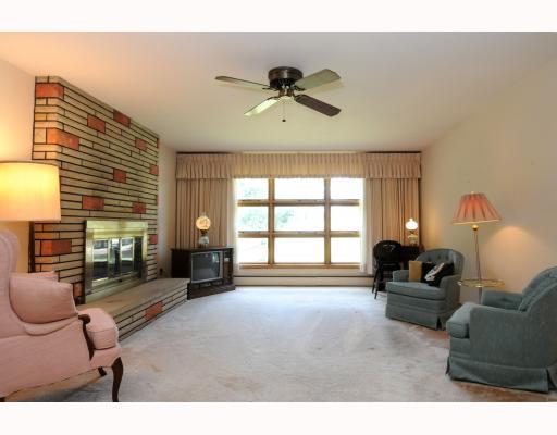 174 Mowry Road Monaca, PA 15061 - Photo 12 of 15 Living Room.