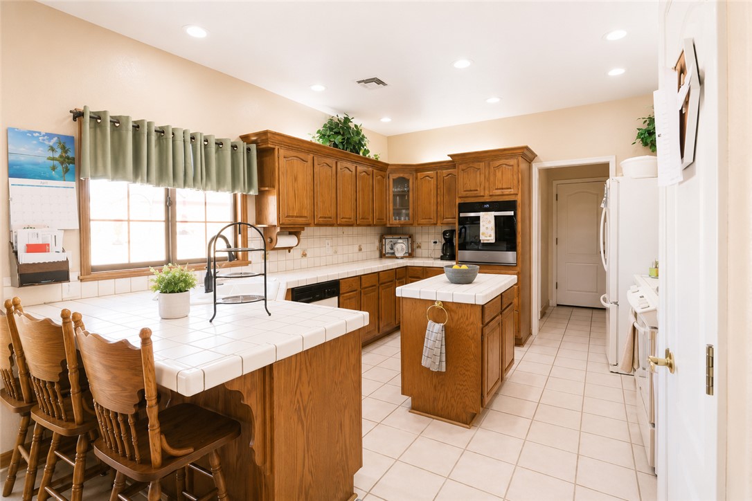 1299 Mustang Springs Road Kingman, AZ 86401 - Photo 11 of 54