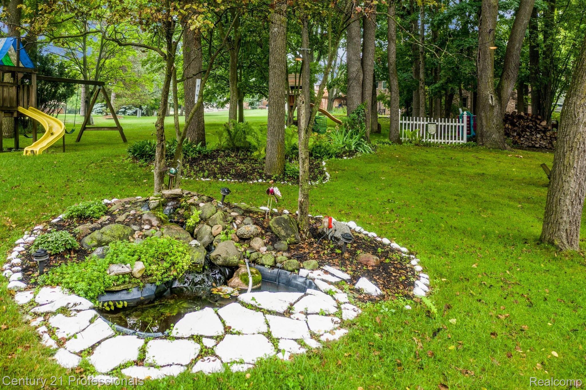 1793 North Kilburn Road Rochester, MI 48306 - Photo 24 of 25 Running water fish pond
