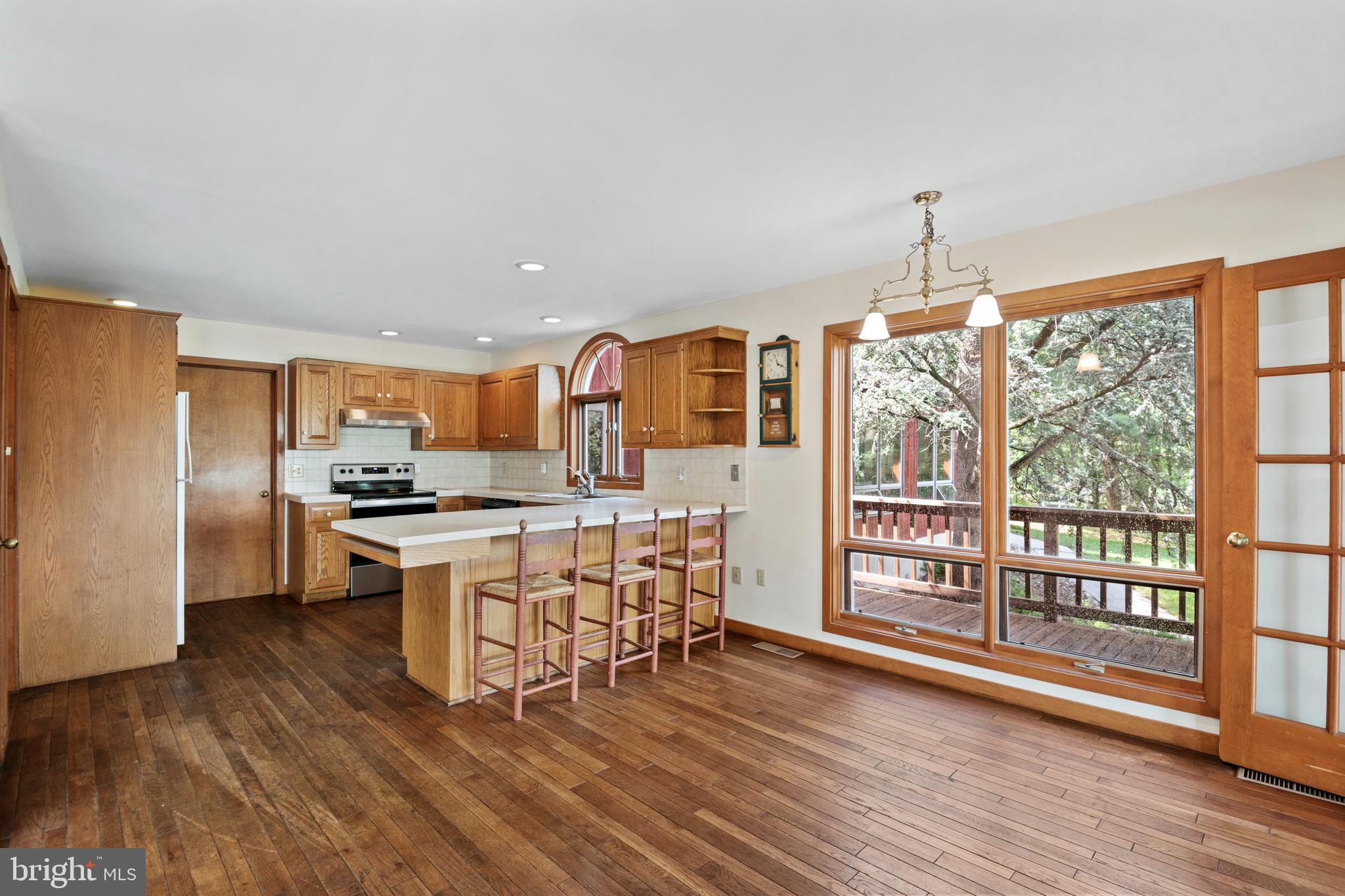 2796 Hill Road Reading, PA 19606 - Photo 6 of 56