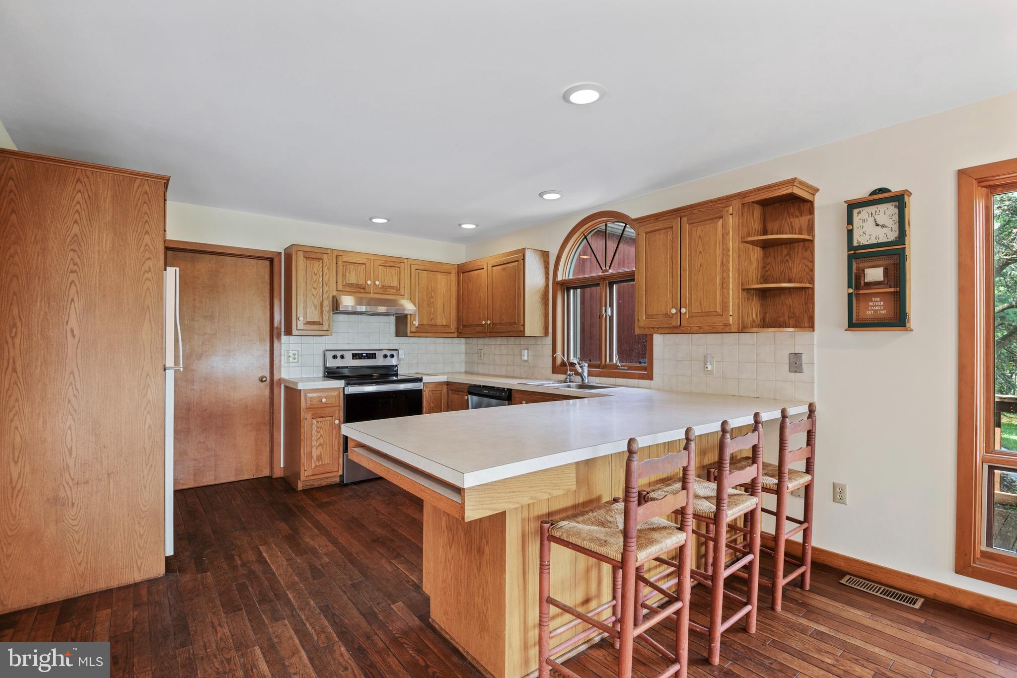 2796 Hill Road Reading, PA 19606 - Photo 7 of 56