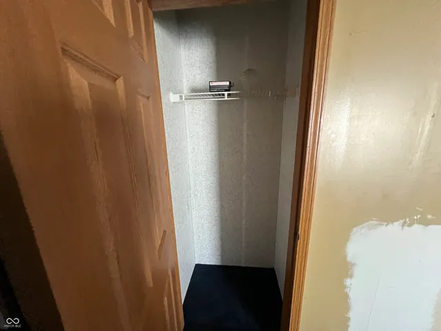 $1 | 267 East County Road 360 North, Anderson, IN 46012