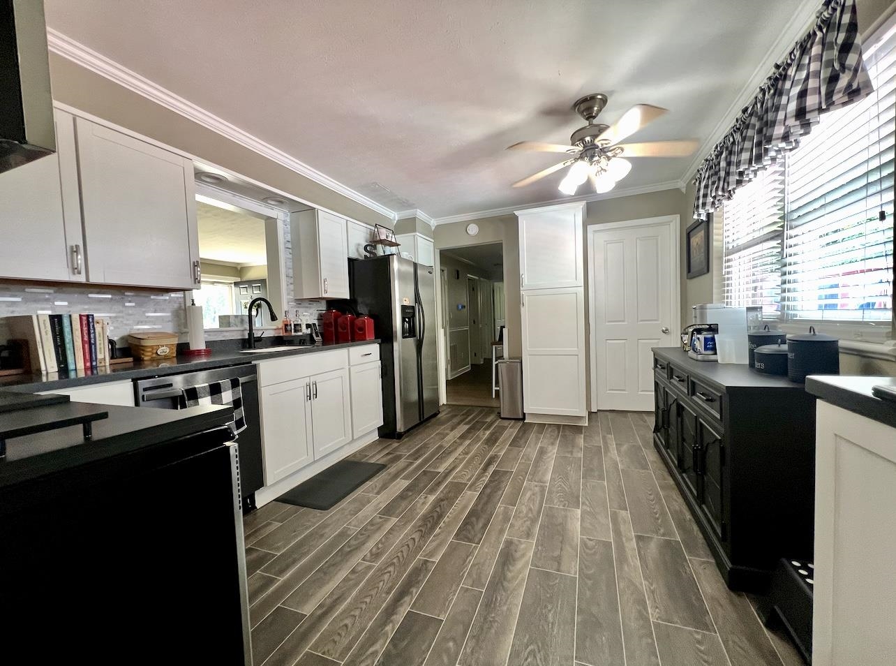 327 West Forestdale Road Ashland, KY 41102 - Photo 6 of 26