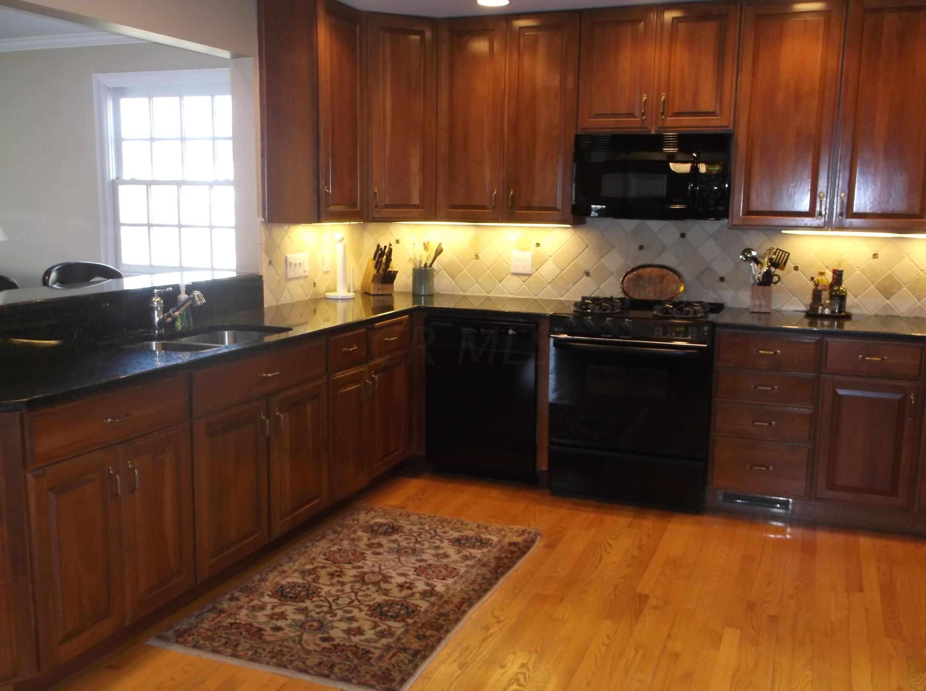 2627 Andover Road Columbus, OH 43221 - Photo 15 of 39