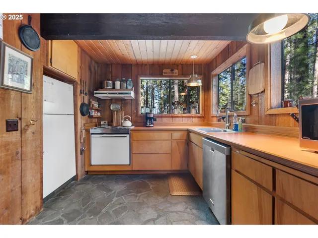 $299,999 | 70780 Bitter Root, Sisters, OR 97759