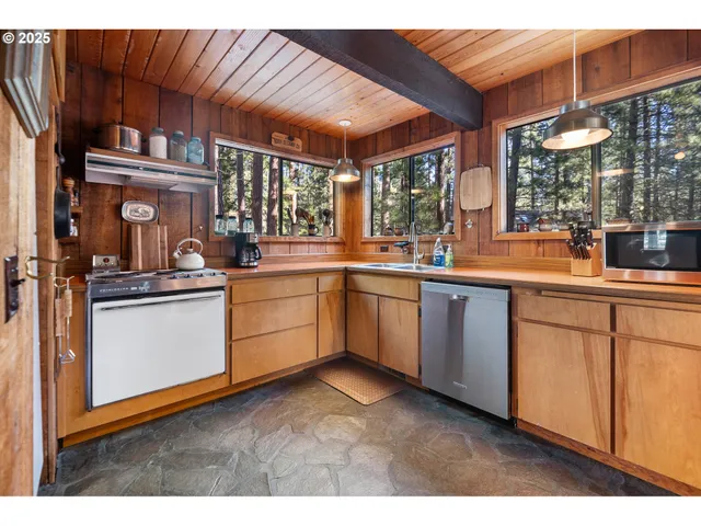 $299,999 | 70780 Bitter Root, Sisters, OR 97759