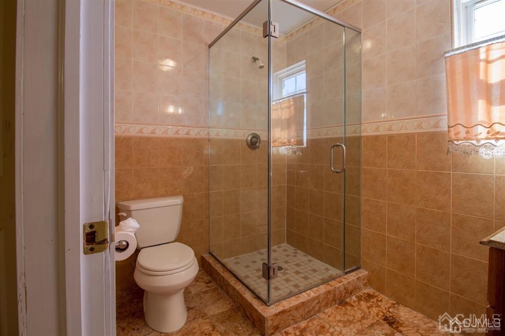 190 Midfield Road Colonia, NJ 07067 - Photo 12 of 17 a bathroom with a toilet and a shower