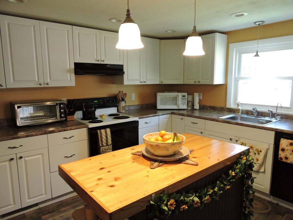 315 Raymond Road Chester, NH 03036 - Photo 3 of 29