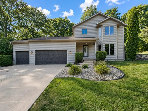 $565,000 | 213 Yarrow Hill Drive, Cottage Grove, WI 53527