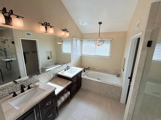 $5,995 | 3515 Calle Gavanzo, Carlsbad, CA 92009