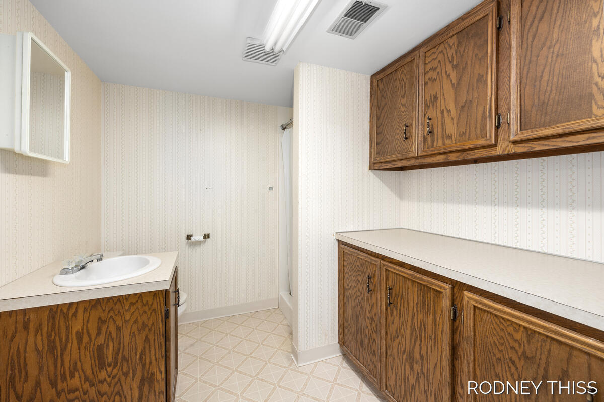1908 Elizabeth Lane Jenison, MI 49428 - Photo 14 of 20 1908-Elizabeth_014