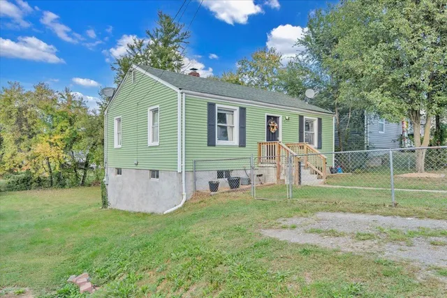 a view of a house with backyard and a tree