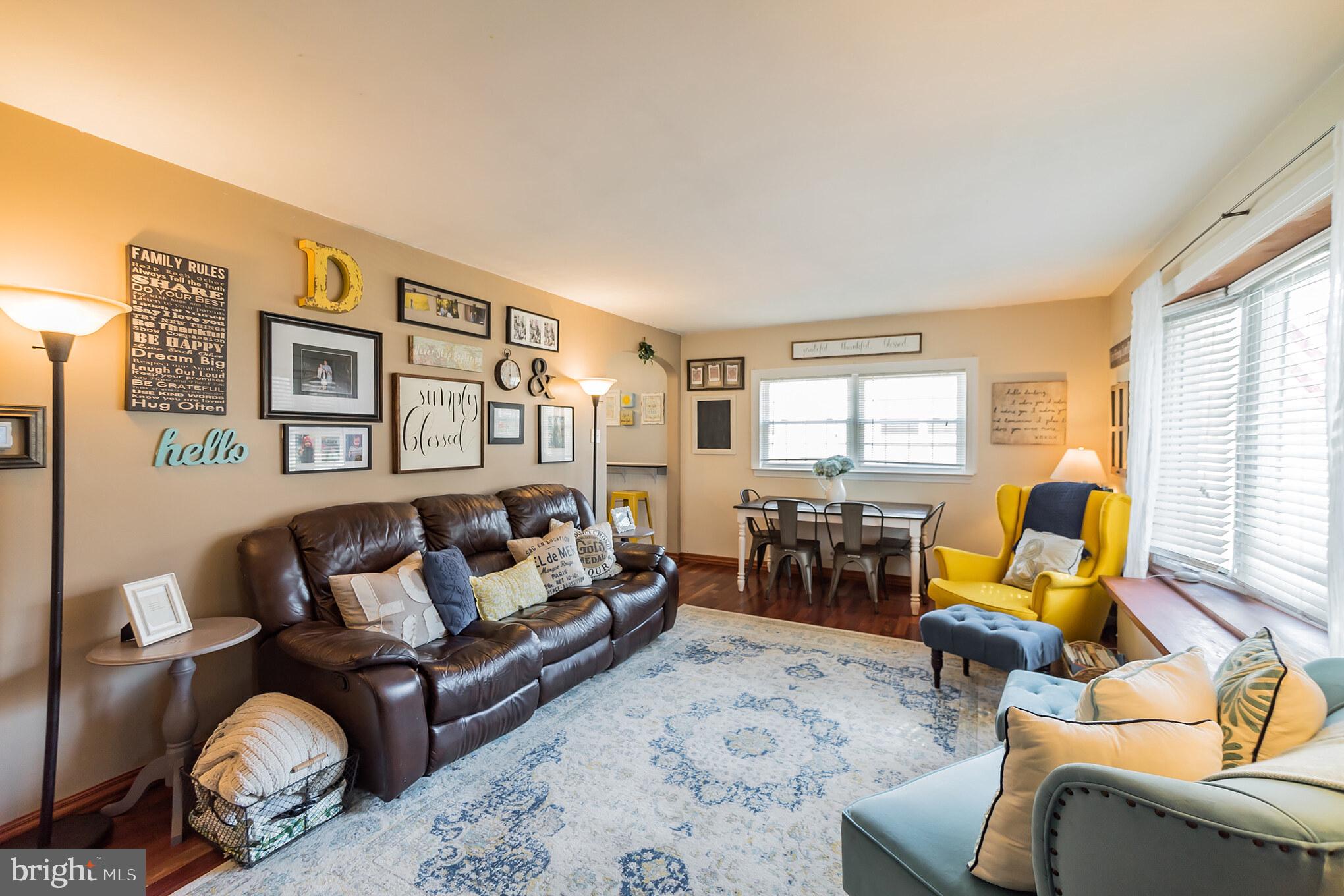 12012 Sewell Road Philadelphia, PA 19116 - Photo 2 of 28 Living Room