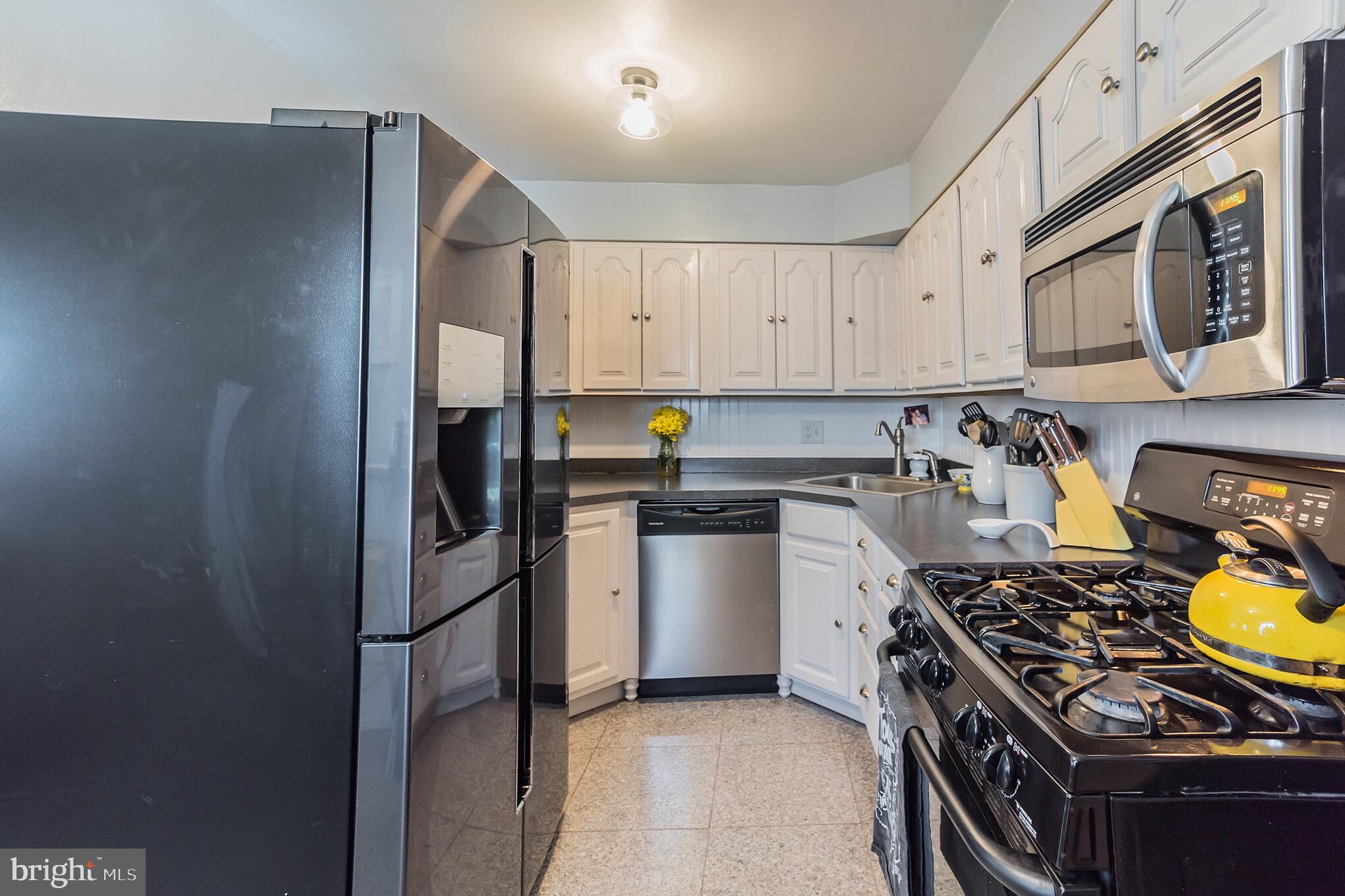 12012 Sewell Road Philadelphia, PA 19116 - Photo 6 of 28 Kitchen