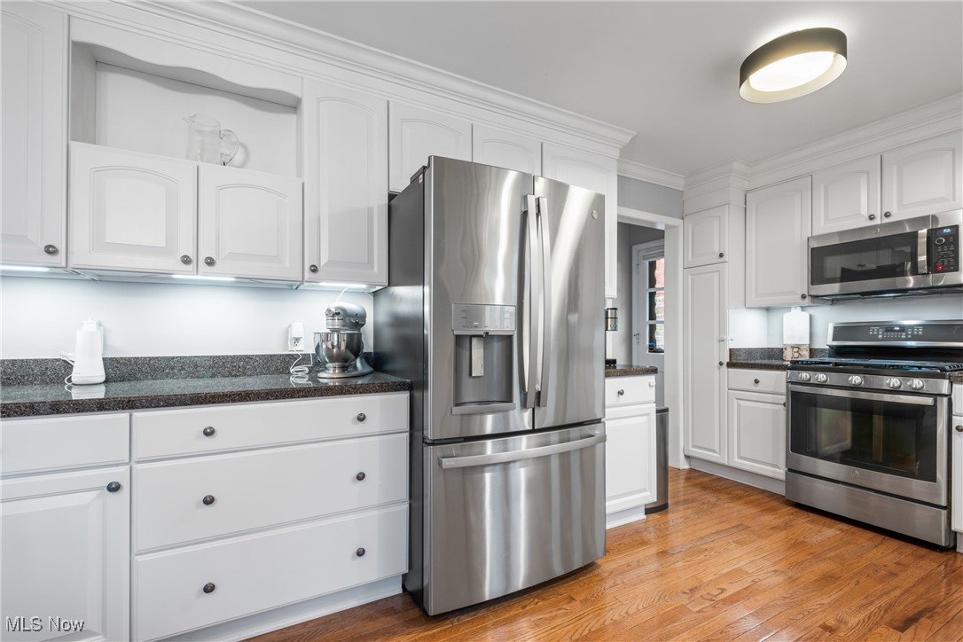 2414 Loyola Road Cleveland, OH 44118 - Photo 17 of 42 Gallery Image 17
