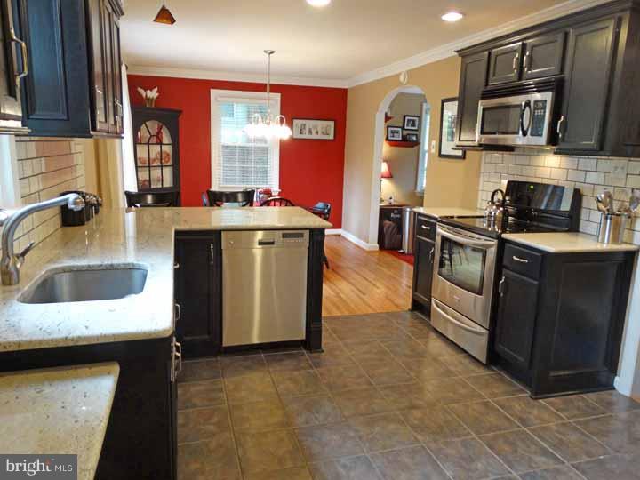 122 Twining Road Oreland, PA 19075 - Photo 8 of 24 Kitchen