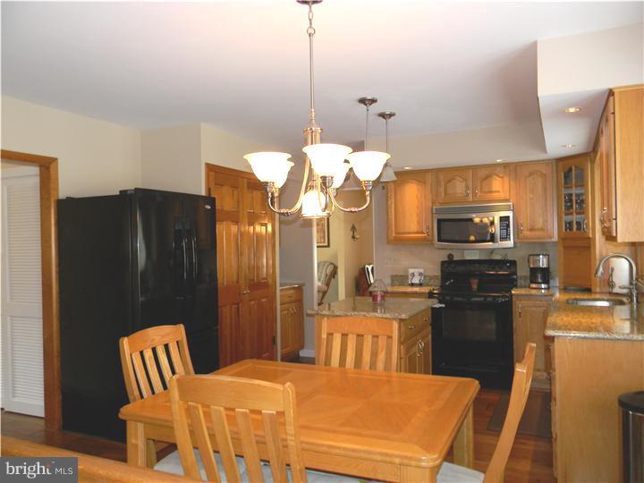 19 Papermill Road Cherry Hill, NJ 08003 - Photo 4 of 25 Kitchen