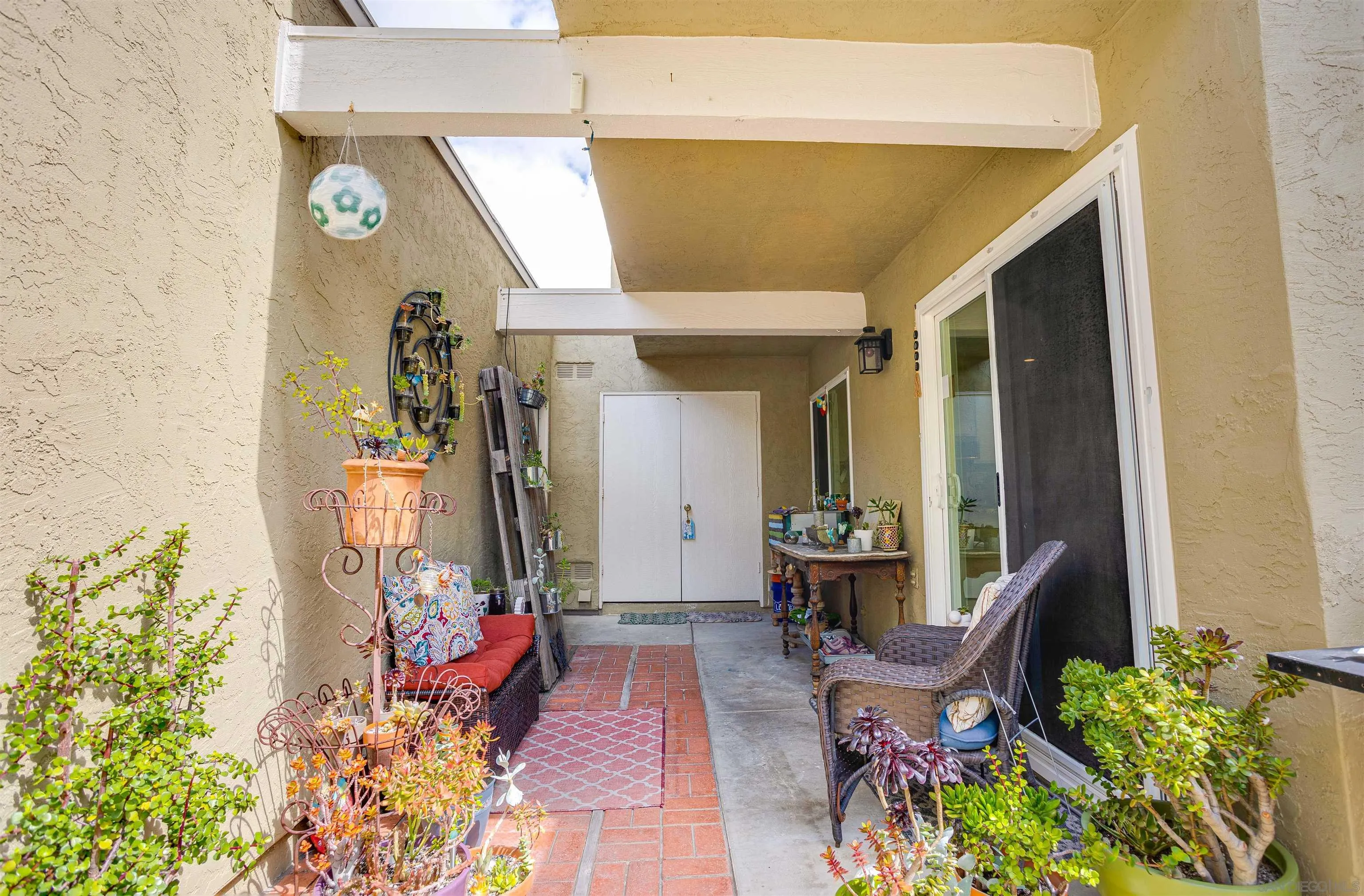 13657 Comuna Drive Poway, CA 92064 - Photo 22 of 36 a living room with furniture