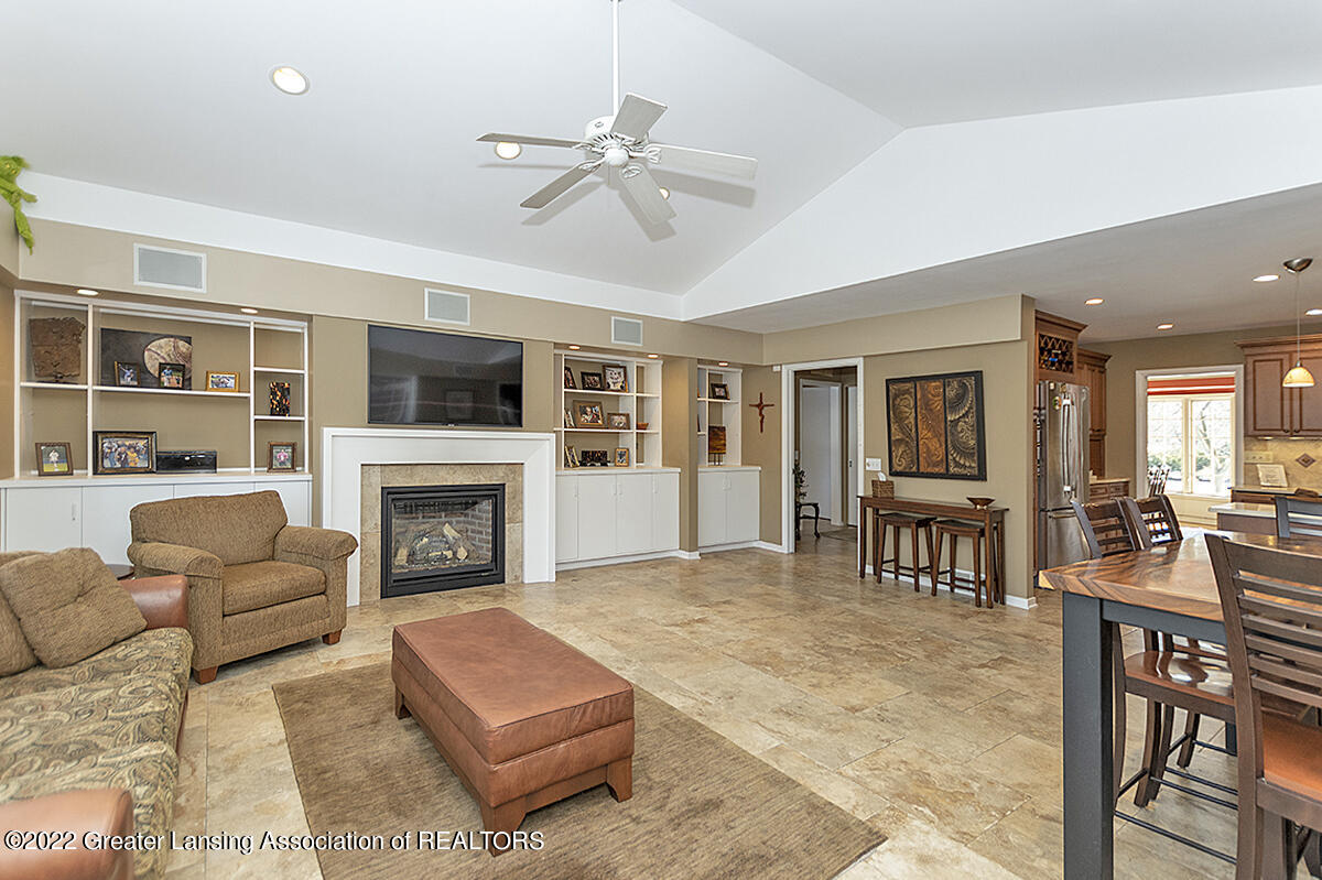 3016 South Cambridge Road Lansing, MI 48911 - Photo 19 of 37 Great Room