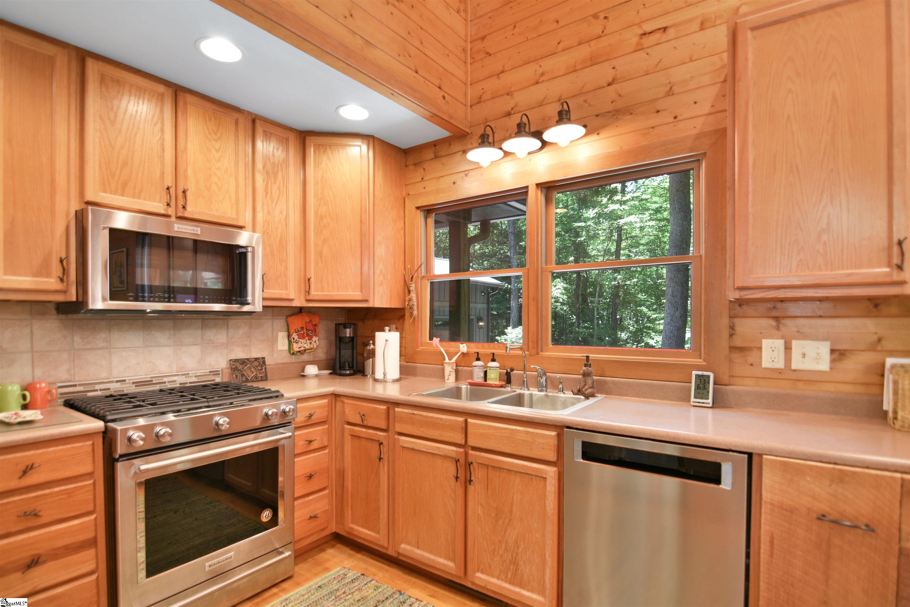 8 Cliff Ridge Court Cleveland, SC 29635 - Photo 10 of 41
