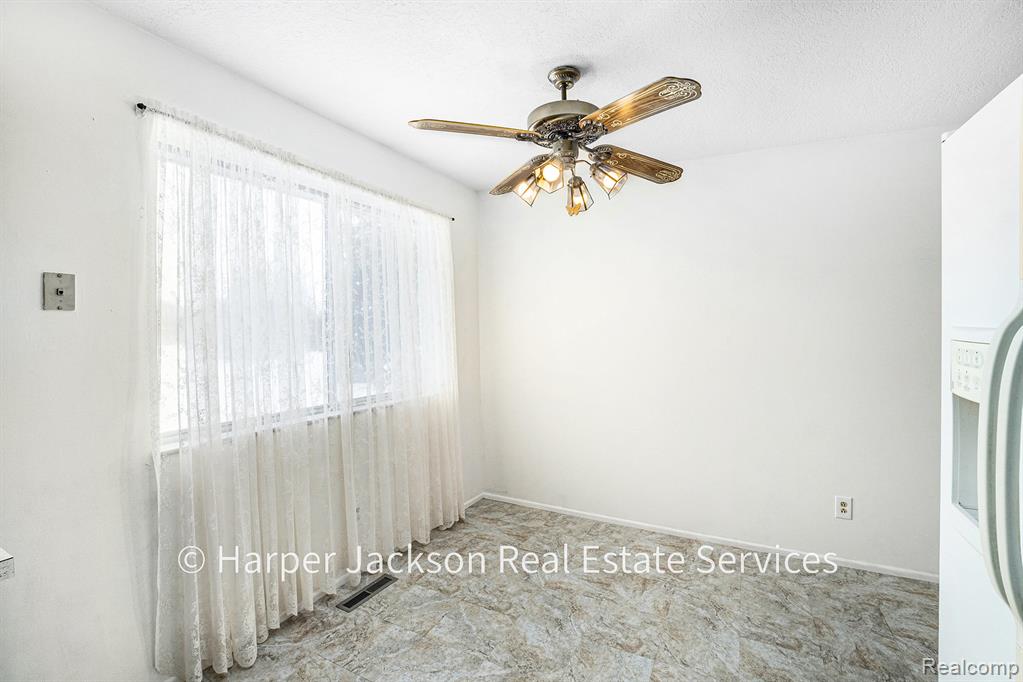 11637 Lansing Road Durand, MI 48429 - Photo 11 of 43 Gallery Image 11