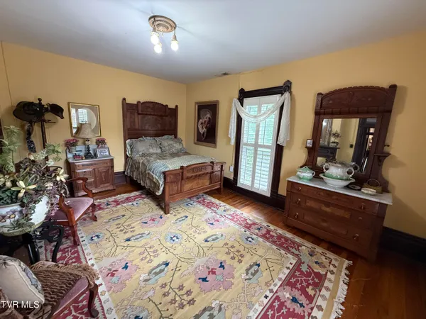 $629,900 | 1906 West G Street, Elizabethton, TN 37643