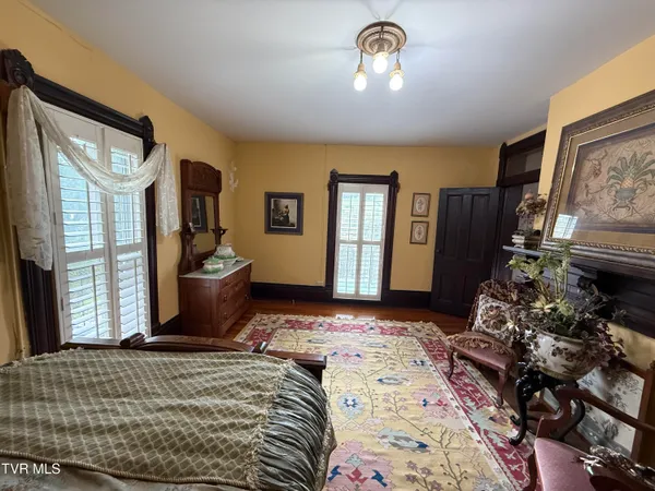 $629,900 | 1906 West G Street, Elizabethton, TN 37643