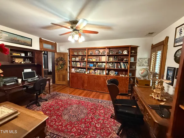 $629,900 | 1906 West G Street, Elizabethton, TN 37643