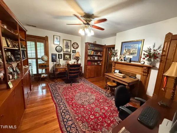 $629,900 | 1906 West G Street, Elizabethton, TN 37643