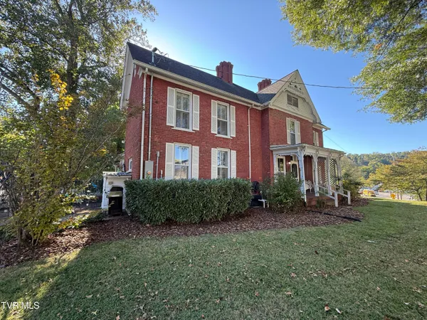$629,900 | 1906 West G Street, Elizabethton, TN 37643
