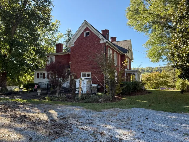 $749,900 | 1906 West G Street, Elizabethton, TN 37643