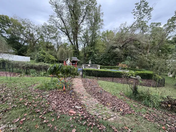 $629,900 | 1906 West G Street, Elizabethton, TN 37643