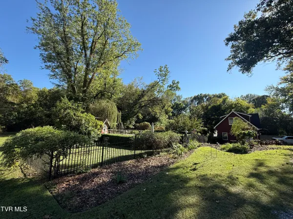 $629,900 | 1906 West G Street, Elizabethton, TN 37643