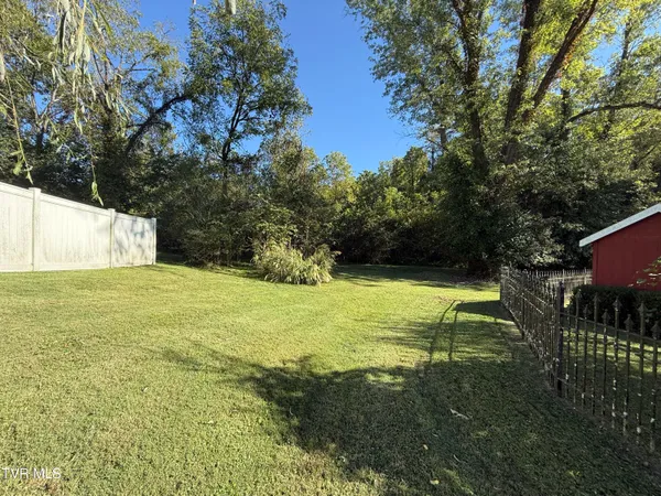 $629,900 | 1906 West G Street, Elizabethton, TN 37643