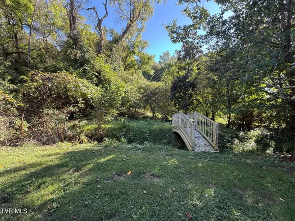 $629,900 | 1906 West G Street, Elizabethton, TN 37643